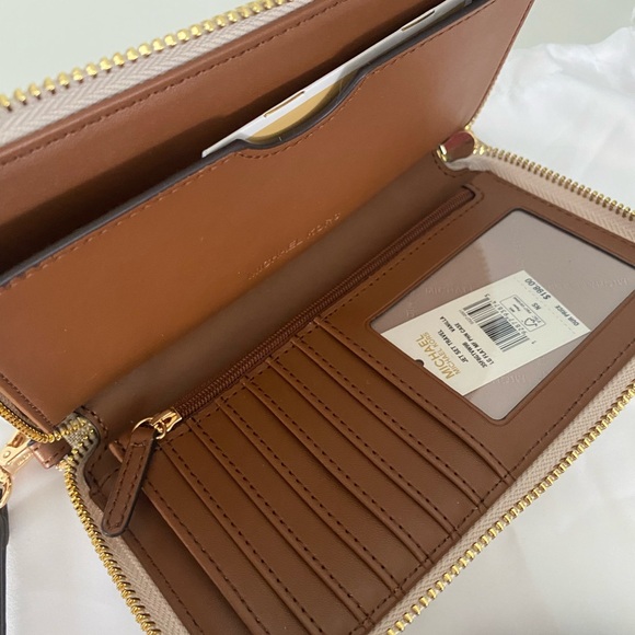 Michael Kors satchel and matching wallet - Picture 6 of 12